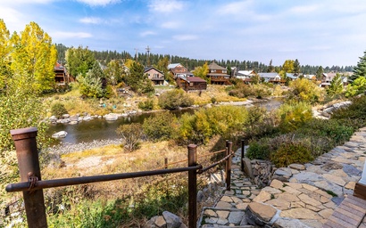 Holy Cow Downtown Riverfront 3