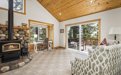 Tahoe Alpine Hot Tub Hideaway 10