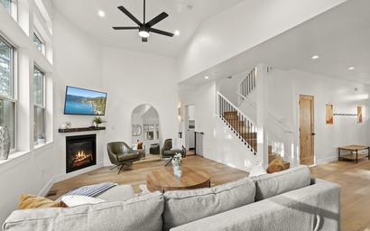 Truckee Modern Family Retreat with Hot Tub