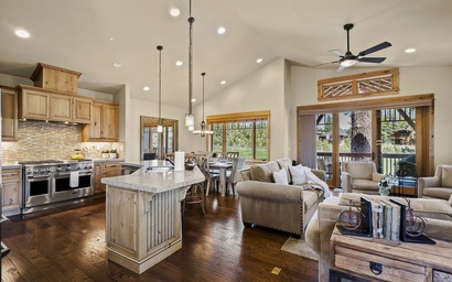Schaffer's Mill Vacation Lodge with Golf Access