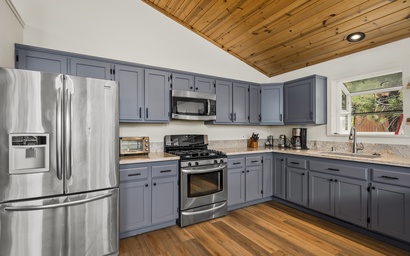 Exquisite Alpine Chalet with Hot Tub 9