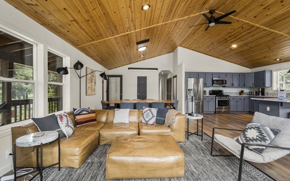 Exquisite Alpine Chalet with Hot Tub 8