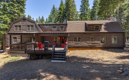 Tahoe Donner Log Cabin with Private Hot Tub
