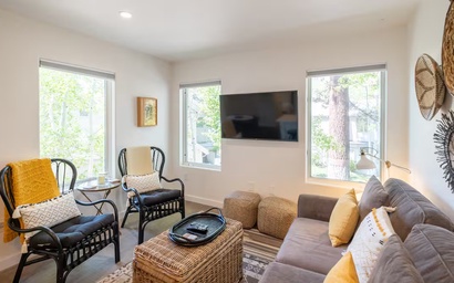 Sweetbriar Garden Suite 6