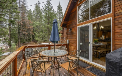 Tahoe Donner Creek Side Retreat with Hot Tub 9