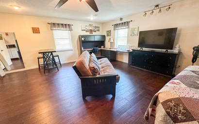 Pool Pet Spacious Studio Location near NASCAR