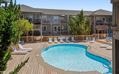 ISB8: Dee by the Sea