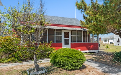 KDN3702: Sportsman Cottage