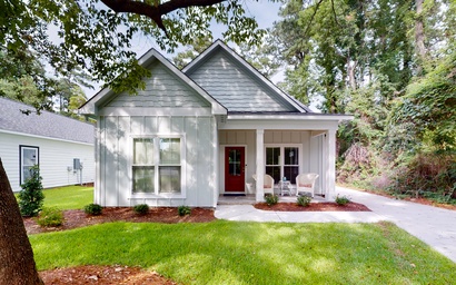 * MNT3803: Horatio's Hideaway