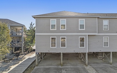 ISB8: Dee by the Sea