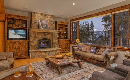 Alpenglow Peaks Lodge 3