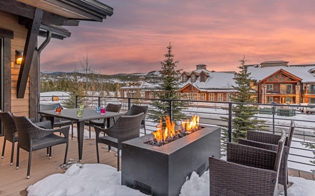 On the Corner at The Shores 2