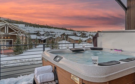 On the Corner at The Shores 3