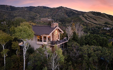 Glacier Lodge - West