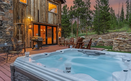 Alpenglow Peaks Lodge