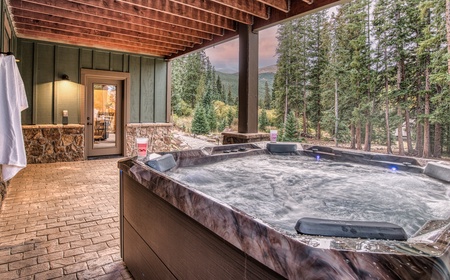 Starlit Pines Lodge 3