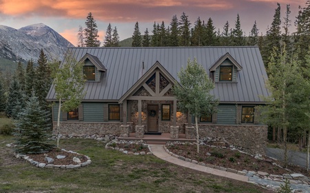 Starlit Pines Lodge