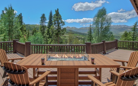 Alpenglow Peaks Lodge 3