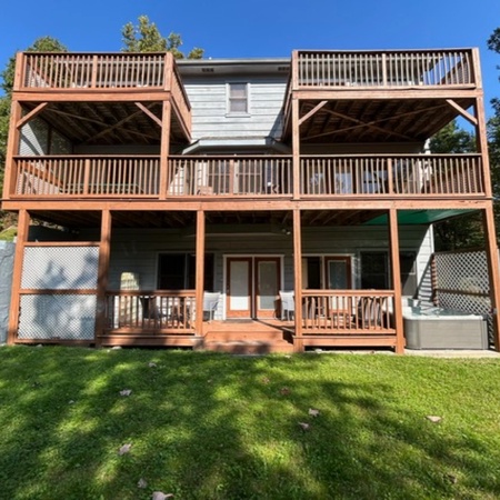 Moonshine Lodge