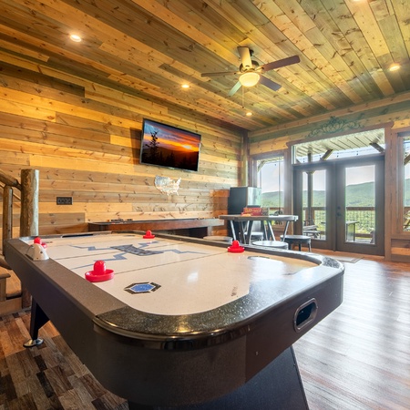 The Lodge At Coopers Hawk