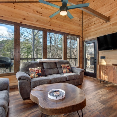 Bearfoot Splash Hideaway
