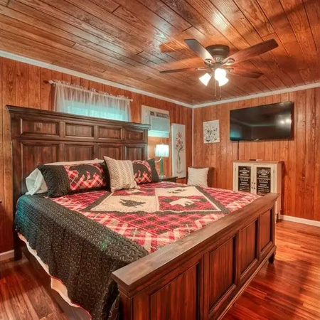 Gatlinburg's Cozy Rose