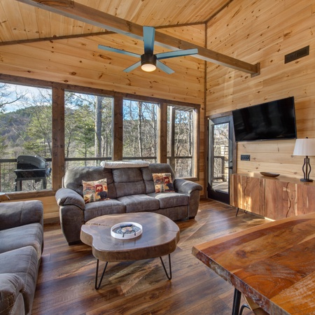 Bearfoot Splash Hideaway
