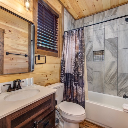 Bearfoot Splash Hideaway