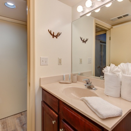 Cs Creekside Condo