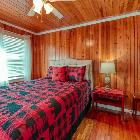 Gatlinburg's Cozy Rose