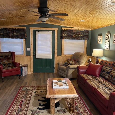 Cozy Hollow Cabin