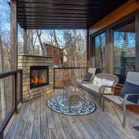 Bearfoot Splash Hideaway