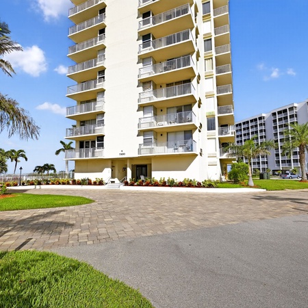 Estero Beach & Tennis Club-Penthouse 1A