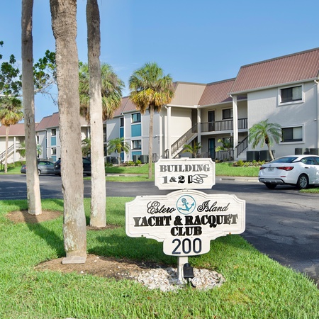 Estero Island Yacht & Racquet 320