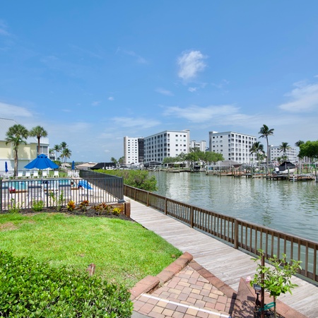 Estero Island Yacht & Racquet 320