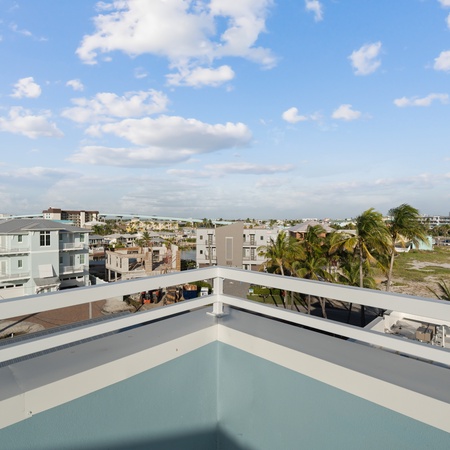 Salty Seahorse Unit 200