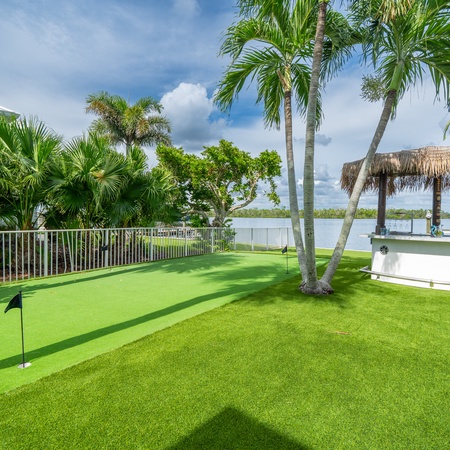 Club 205 At Bayview