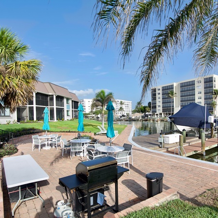 Estero Island Yacht & Racquet 320