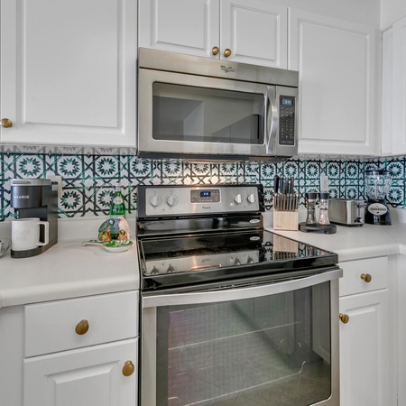 Pelican Isle 215 - The Emerald Spritz