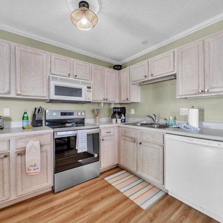 Sunset Cottages 2C - Melrose Place