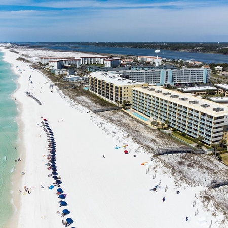 Pelican Isle 215 - The Emerald Spritz