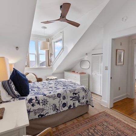 Carillon Market 305