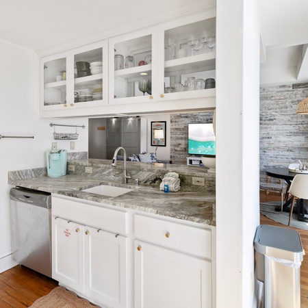 Carillon Market 305