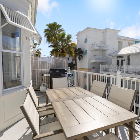 Carillon Market 305
