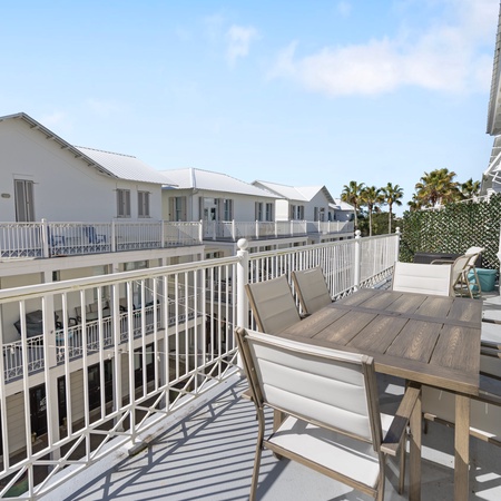 Carillon Market 305