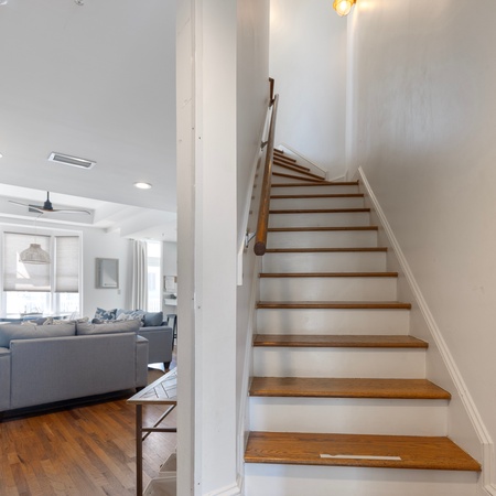 Carillon Market 305