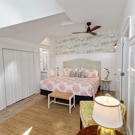 Carillon Market 305