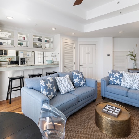 Carillon Market 305