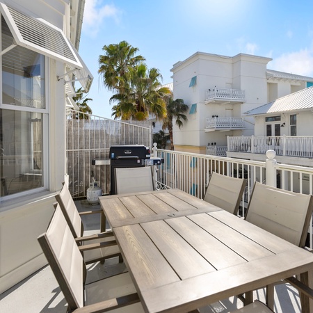Carillon Market 305
