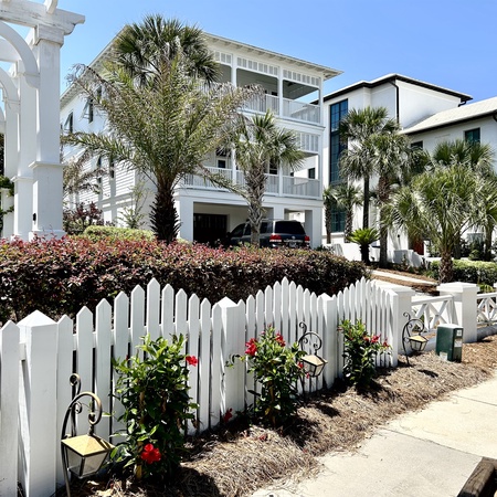 330 Beachside Dr